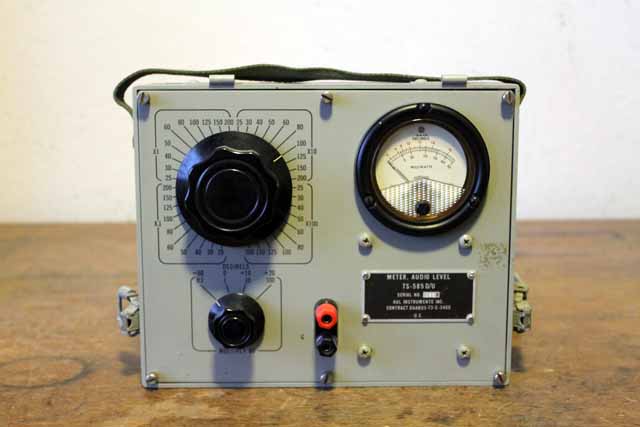 TS-585 D/U Audio Level Meter.