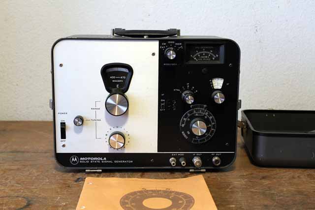 Motorola S-1318A VHF/UHF Signal Generator with Manual.